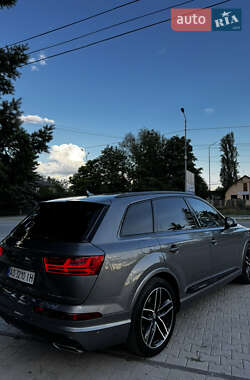 Внедорожник / Кроссовер Audi Q7 2017 в 