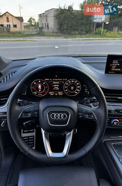 Внедорожник / Кроссовер Audi Q7 2017 в 