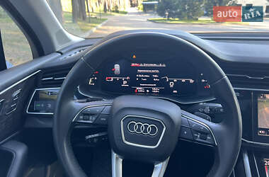 Позашляховик / Кросовер Audi Q7 2020 в 