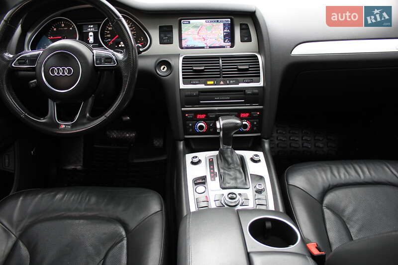 Позашляховик / Кросовер Audi Q7 2015 в Рівному