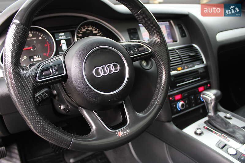 Позашляховик / Кросовер Audi Q7 2015 в Рівному