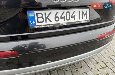 Позашляховик / Кросовер Audi Q7 2016 в 