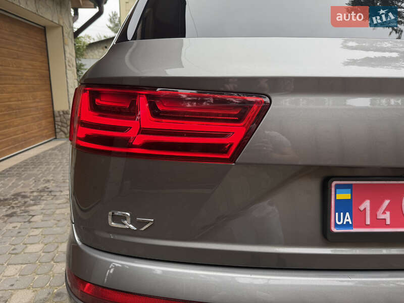 Позашляховик / Кросовер Audi Q7 2017 в Львові