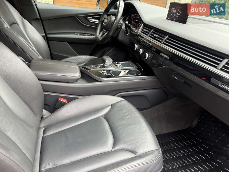Позашляховик / Кросовер Audi Q7 2017 в Львові