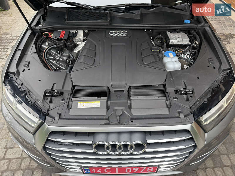 Позашляховик / Кросовер Audi Q7 2017 в Львові