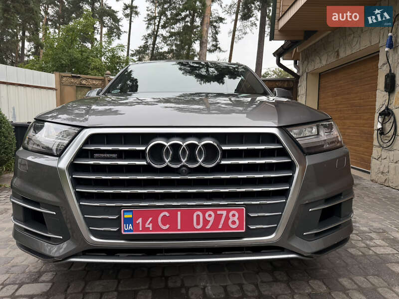 Позашляховик / Кросовер Audi Q7 2017 в Львові