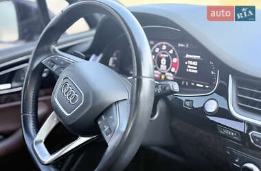 Внедорожник / Кроссовер Audi Q7 2017 в 
