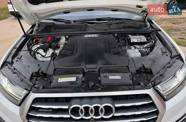 Позашляховик / Кросовер Audi Q7 2019 в 