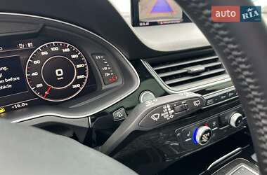 Внедорожник / Кроссовер Audi Q7 2016 в 