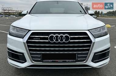 Позашляховик / Кросовер Audi Q7 2018 в 
