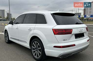 Позашляховик / Кросовер Audi Q7 2018 в 