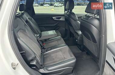 Позашляховик / Кросовер Audi Q7 2018 в 