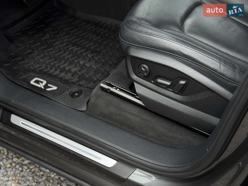 Позашляховик / Кросовер Audi Q7 2018 в Луцьку