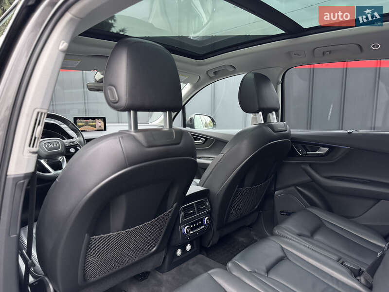 Позашляховик / Кросовер Audi Q7 2018 в Луцьку