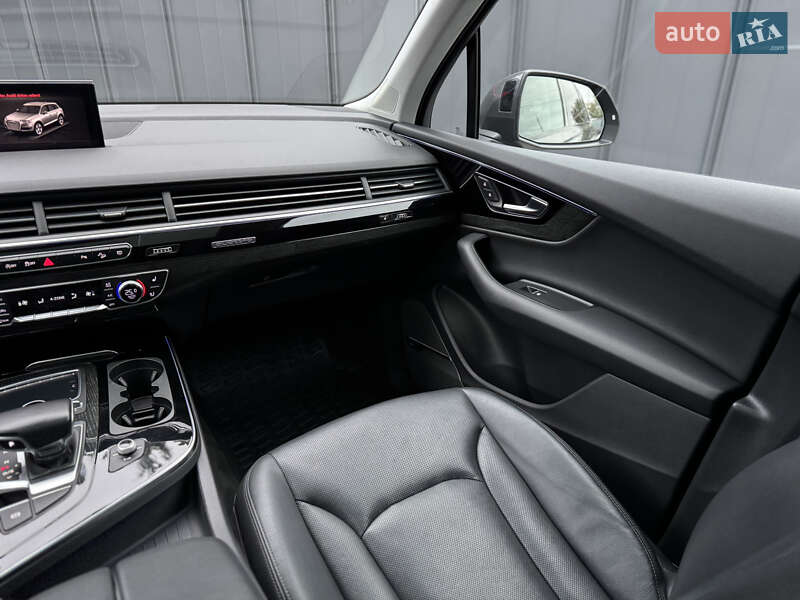 Позашляховик / Кросовер Audi Q7 2018 в Луцьку
