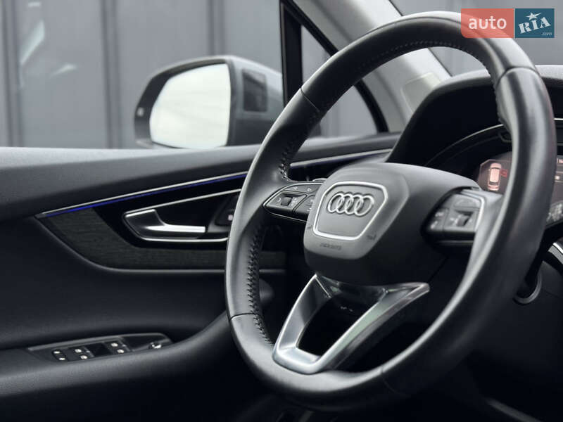 Позашляховик / Кросовер Audi Q7 2018 в Луцьку