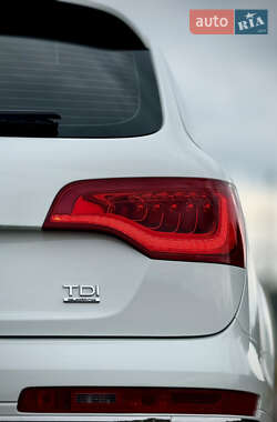 Позашляховик / Кросовер Audi Q7 2013 в 