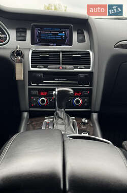 Позашляховик / Кросовер Audi Q7 2013 в 