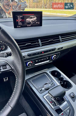 Внедорожник / Кроссовер Audi Q7 2017 в 