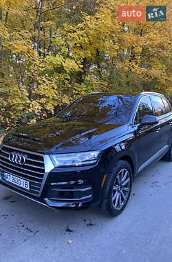 Внедорожник / Кроссовер Audi Q7 2017 в 