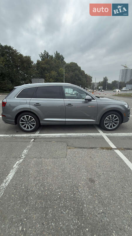 Позашляховик / Кросовер Audi Q7 2017 в Києві