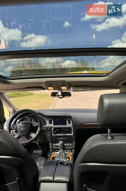 Внедорожник / Кроссовер Audi Q7 2010 в 