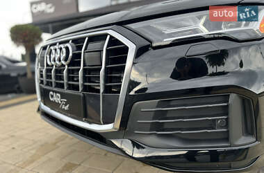Позашляховик / Кросовер Audi Q7 2022 в 