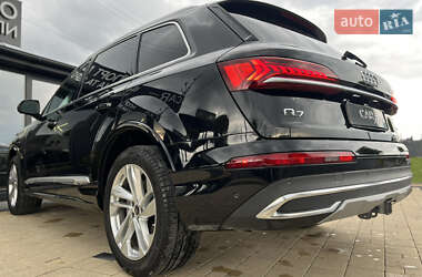Позашляховик / Кросовер Audi Q7 2022 в 