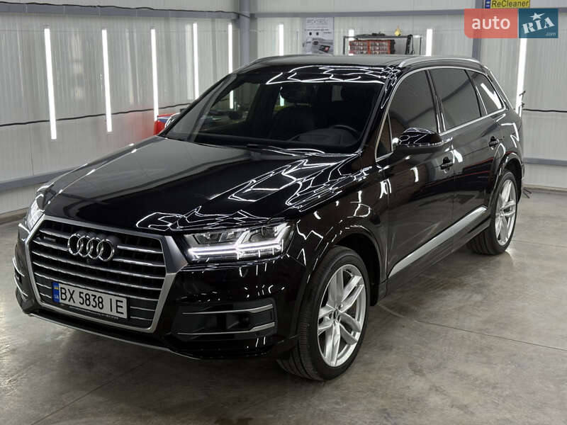 Позашляховик / Кросовер Audi Q7 2016 в 