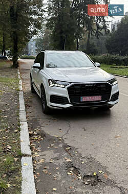 Позашляховик / Кросовер Audi Q7 2020 в 