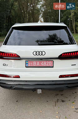 Позашляховик / Кросовер Audi Q7 2020 в 