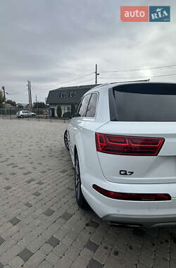 Позашляховик / Кросовер Audi Q7 2016 в 
