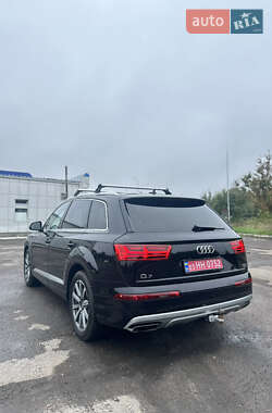 Внедорожник / Кроссовер Audi Q7 2017 в 