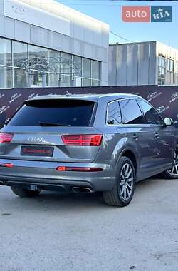 Позашляховик / Кросовер Audi Q7 2016 в 