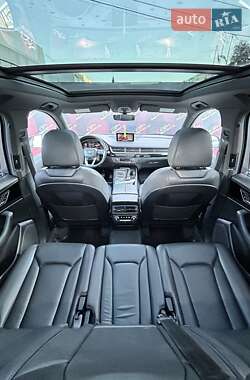 Позашляховик / Кросовер Audi Q7 2016 в 