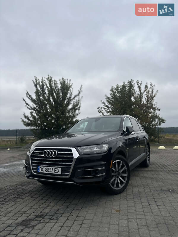 Позашляховик / Кросовер Audi Q7 2017 в 