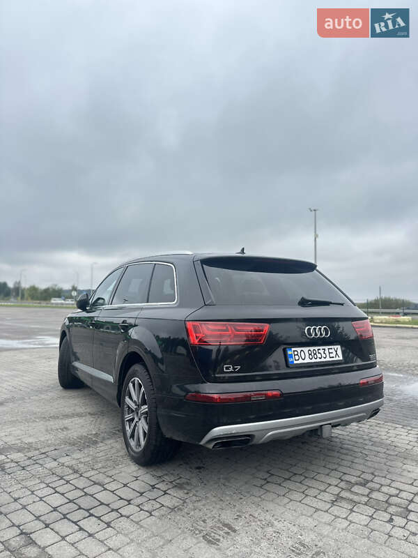 Внедорожник / Кроссовер Audi Q7 2017 в Радивилове