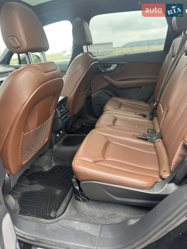 Внедорожник / Кроссовер Audi Q7 2017 в Радивилове