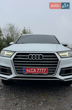 Позашляховик / Кросовер Audi Q7 2018 в 