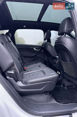 Позашляховик / Кросовер Audi Q7 2018 в 