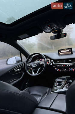 Позашляховик / Кросовер Audi Q7 2018 в 