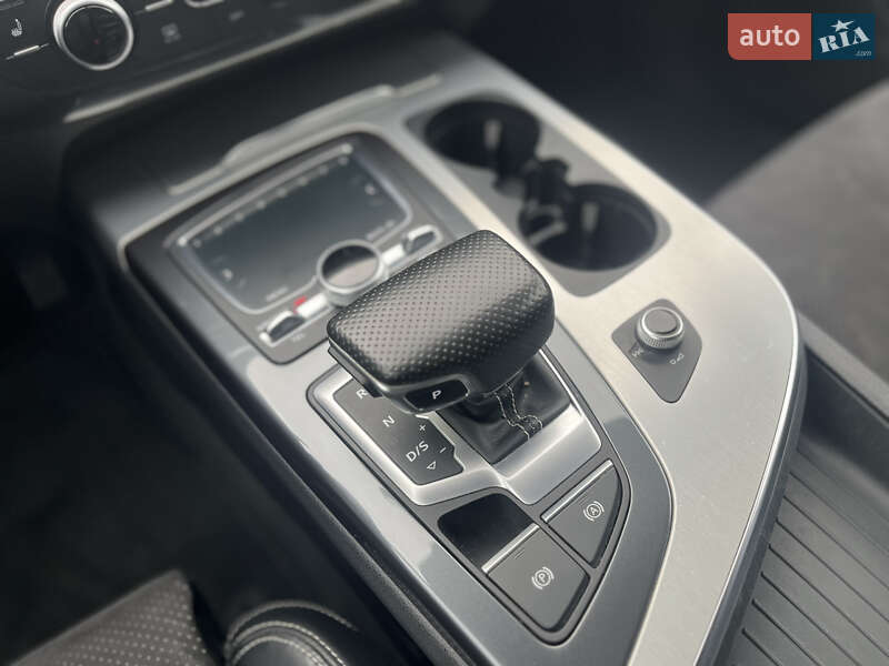 Внедорожник / Кроссовер Audi Q7 2015 в Киеве