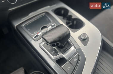Позашляховик / Кросовер Audi Q7 2015 в 