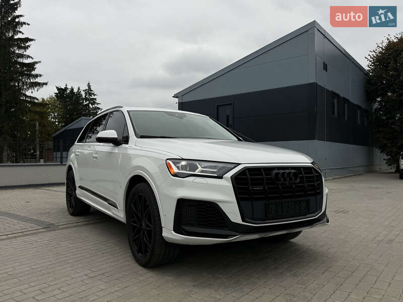 Позашляховик / Кросовер Audi Q7 2020 в 