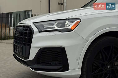 Позашляховик / Кросовер Audi Q7 2020 в 