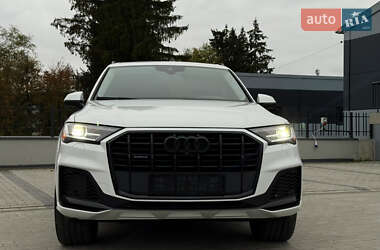 Позашляховик / Кросовер Audi Q7 2020 в 