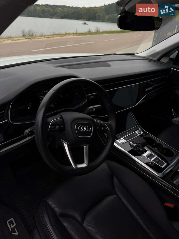 Позашляховик / Кросовер Audi Q7 2020 в Новояворівську