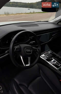 Позашляховик / Кросовер Audi Q7 2020 в 
