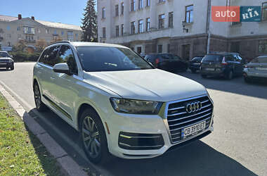 Позашляховик / Кросовер Audi Q7 2019 в 