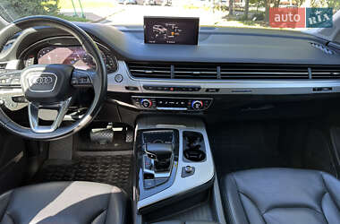 Позашляховик / Кросовер Audi Q7 2019 в 